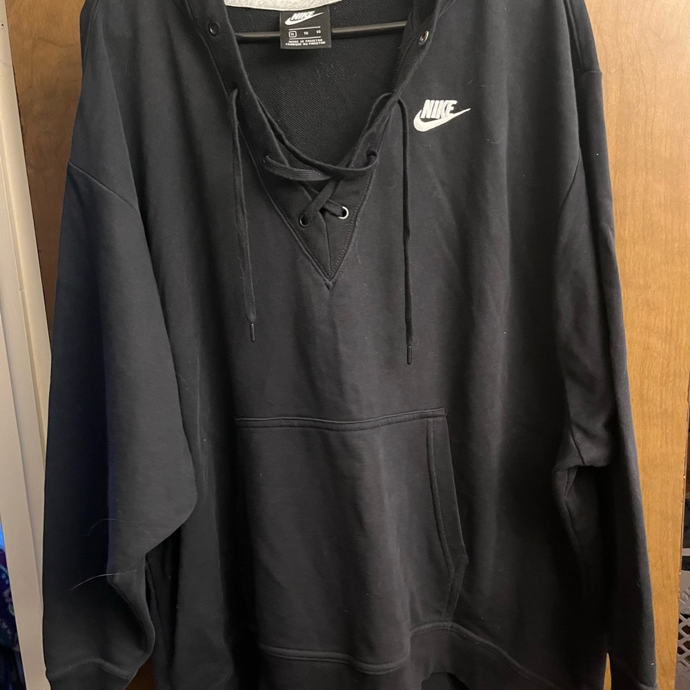 Nike sweatshirt- almost brand new